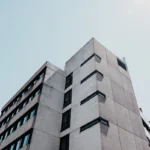 Memahami Esensi Arsitektur Brutalisme: Unsur, Gaya, dan Sejarahnya - Featured Image
